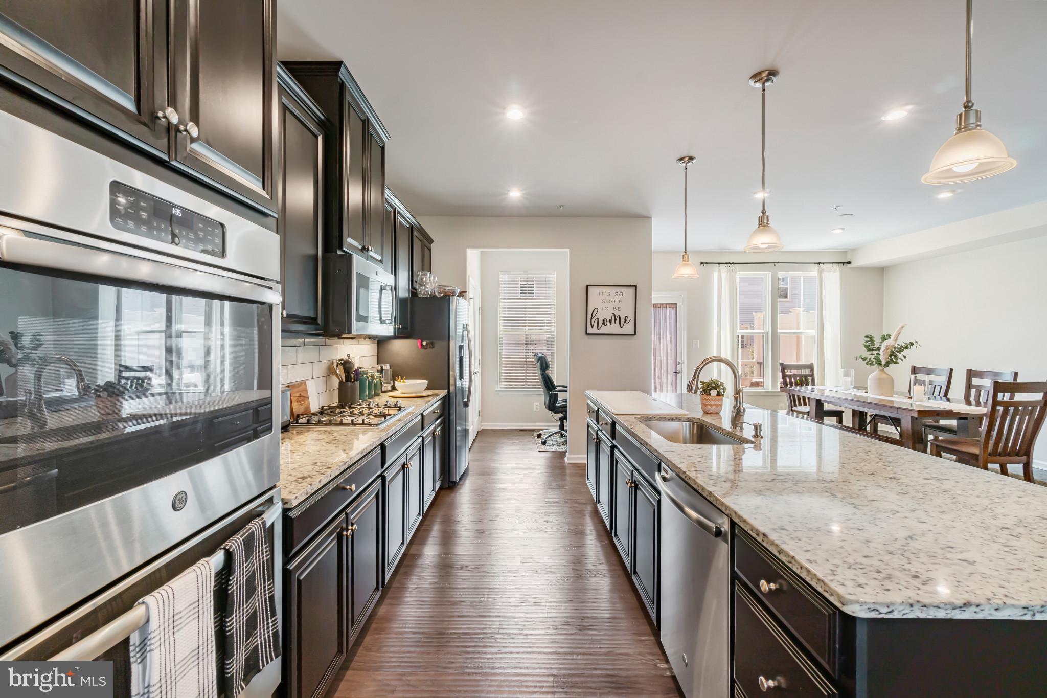 WESTCHESTER SQUARE - Residential