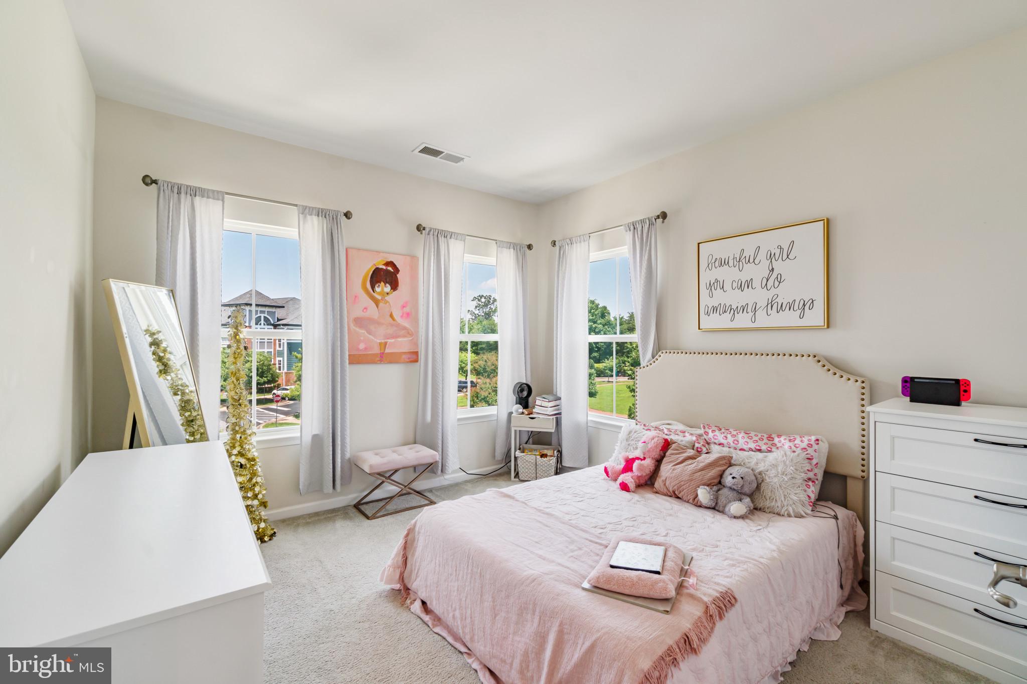 WESTCHESTER SQUARE - Residential