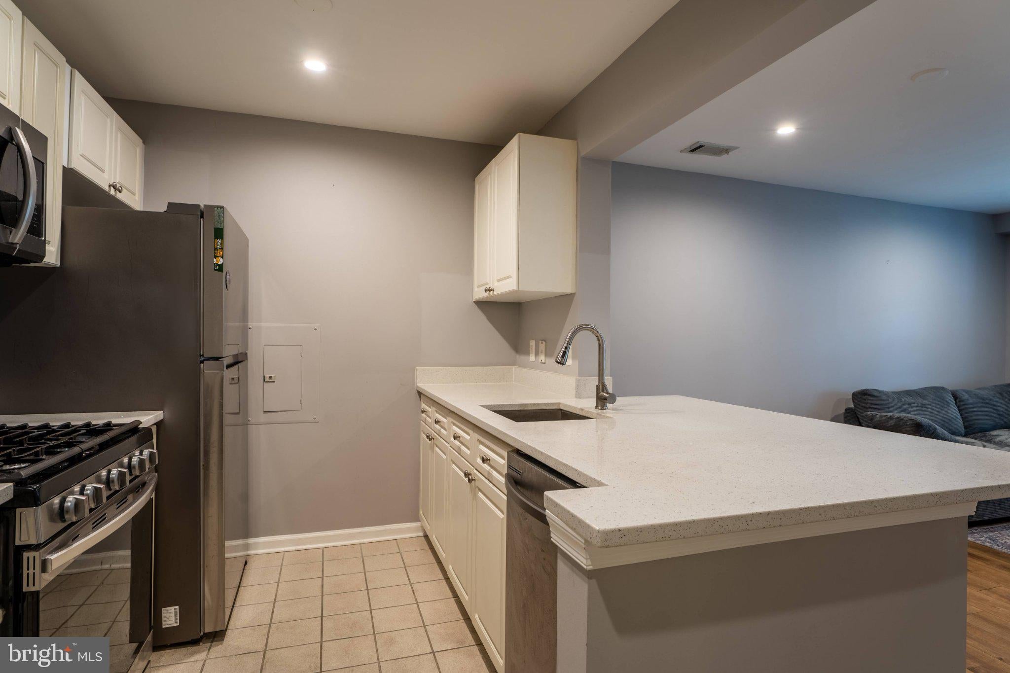 5565 SEMINARY ROAD 415