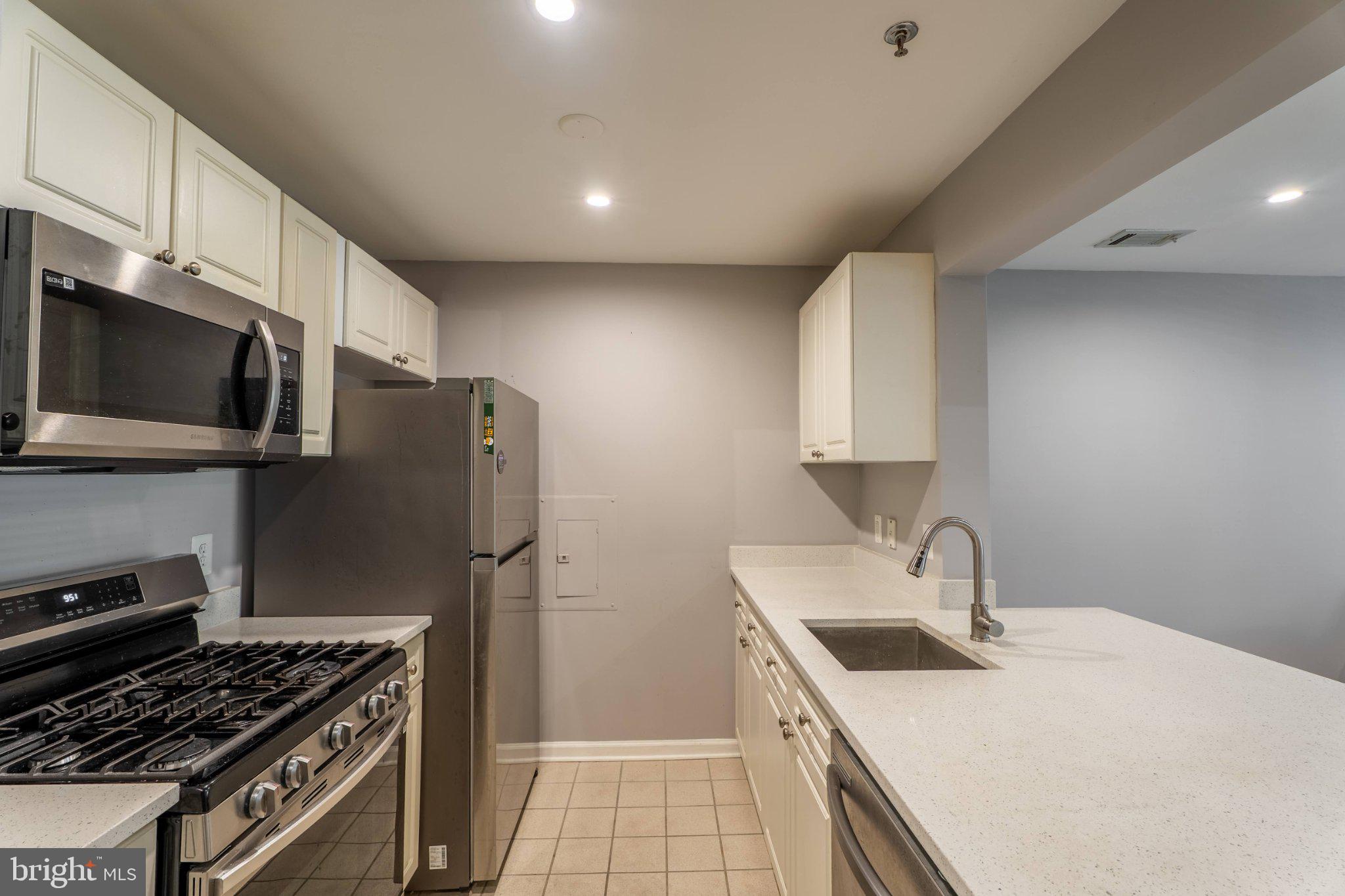 5565 SEMINARY ROAD 415