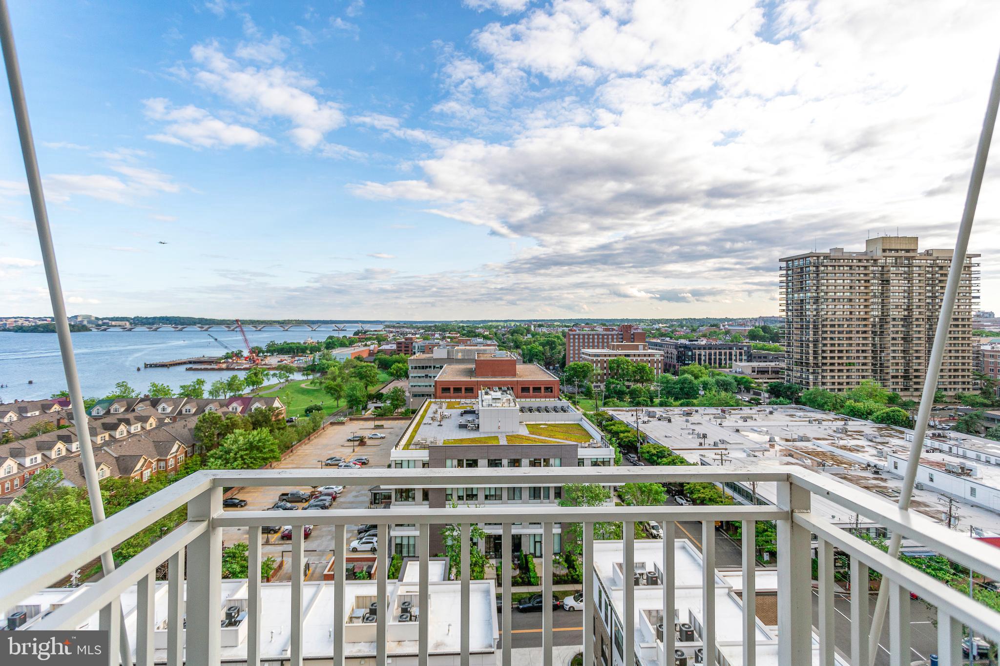 OLD TOWN ALEXANDRIA - Residential