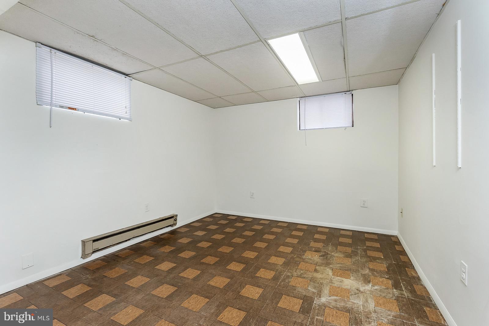 VIENNA WOODS - Residential Lease