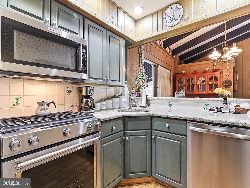 BURGUNDY HILLS - Residential