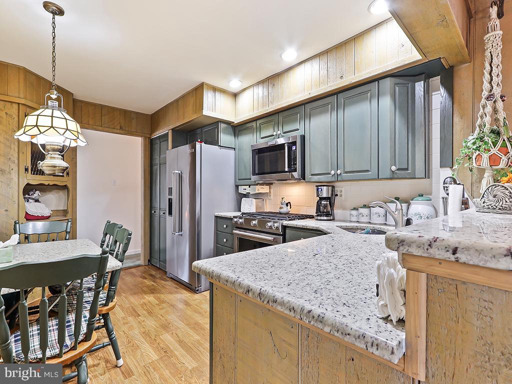 BURGUNDY HILLS - Residential