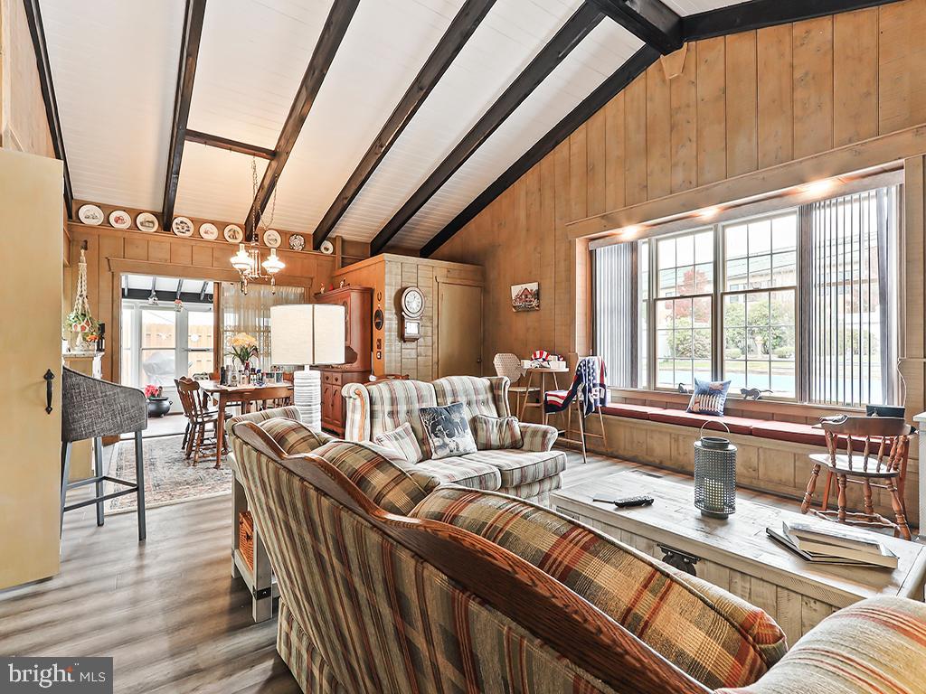 BURGUNDY HILLS - Residential