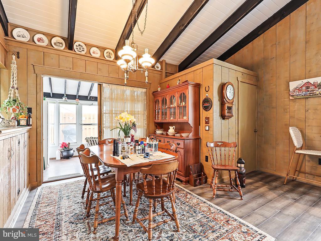 BURGUNDY HILLS - Residential