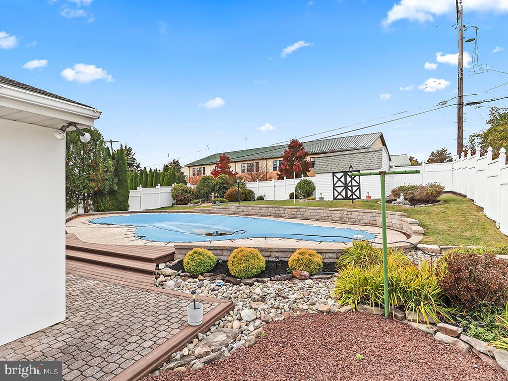 BURGUNDY HILLS - Residential