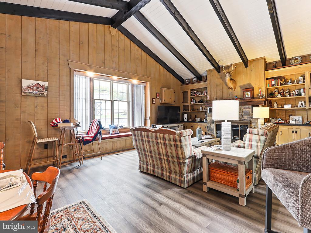 BURGUNDY HILLS - Residential