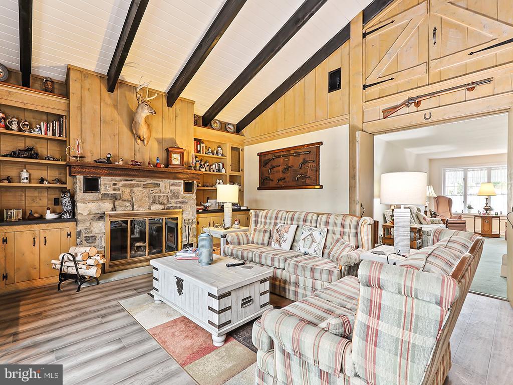 BURGUNDY HILLS - Residential