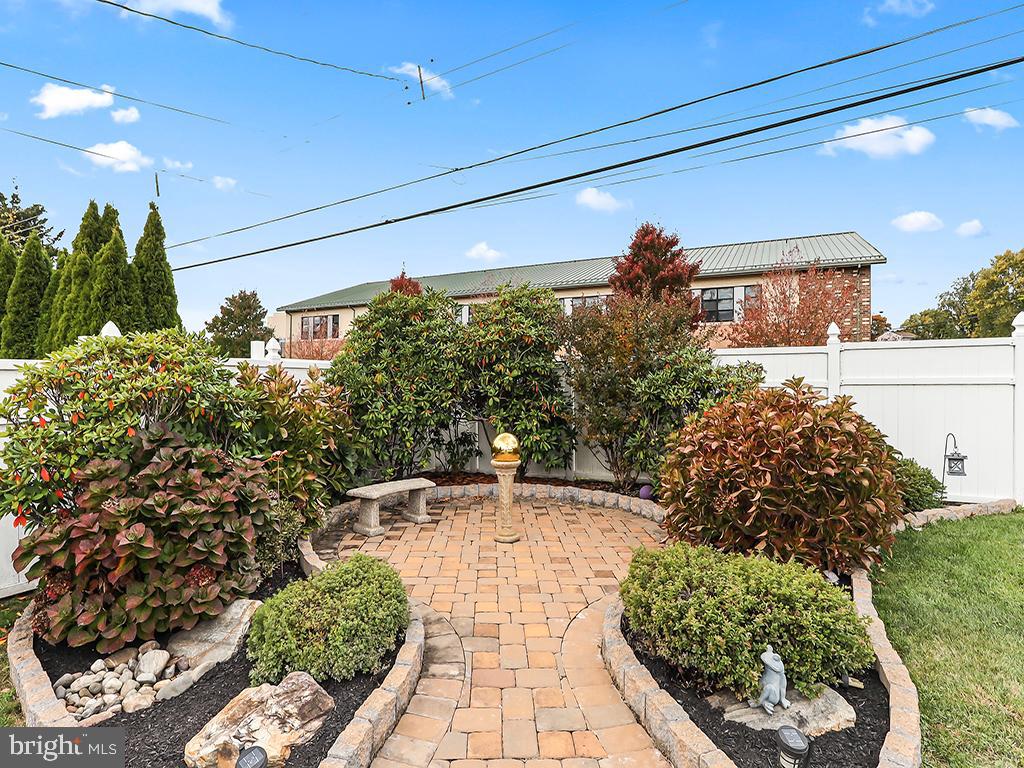 BURGUNDY HILLS - Residential