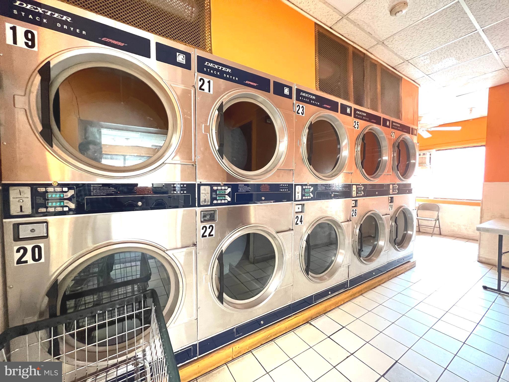 WHITMAN - Commercial Sale