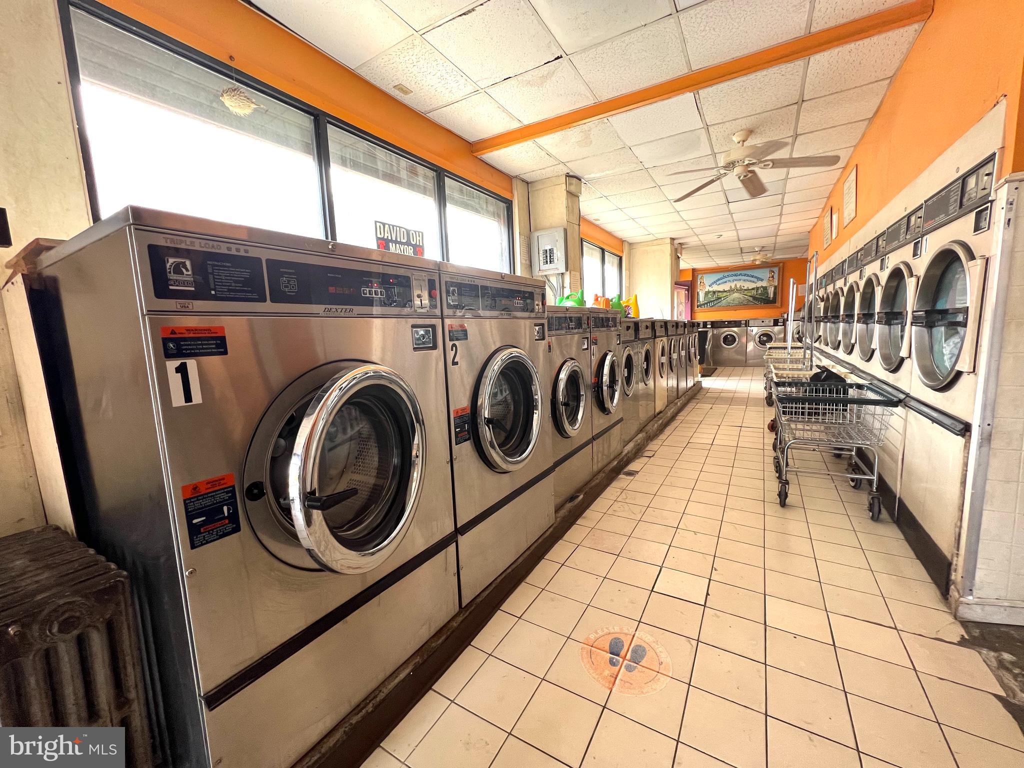 WHITMAN - Commercial Sale