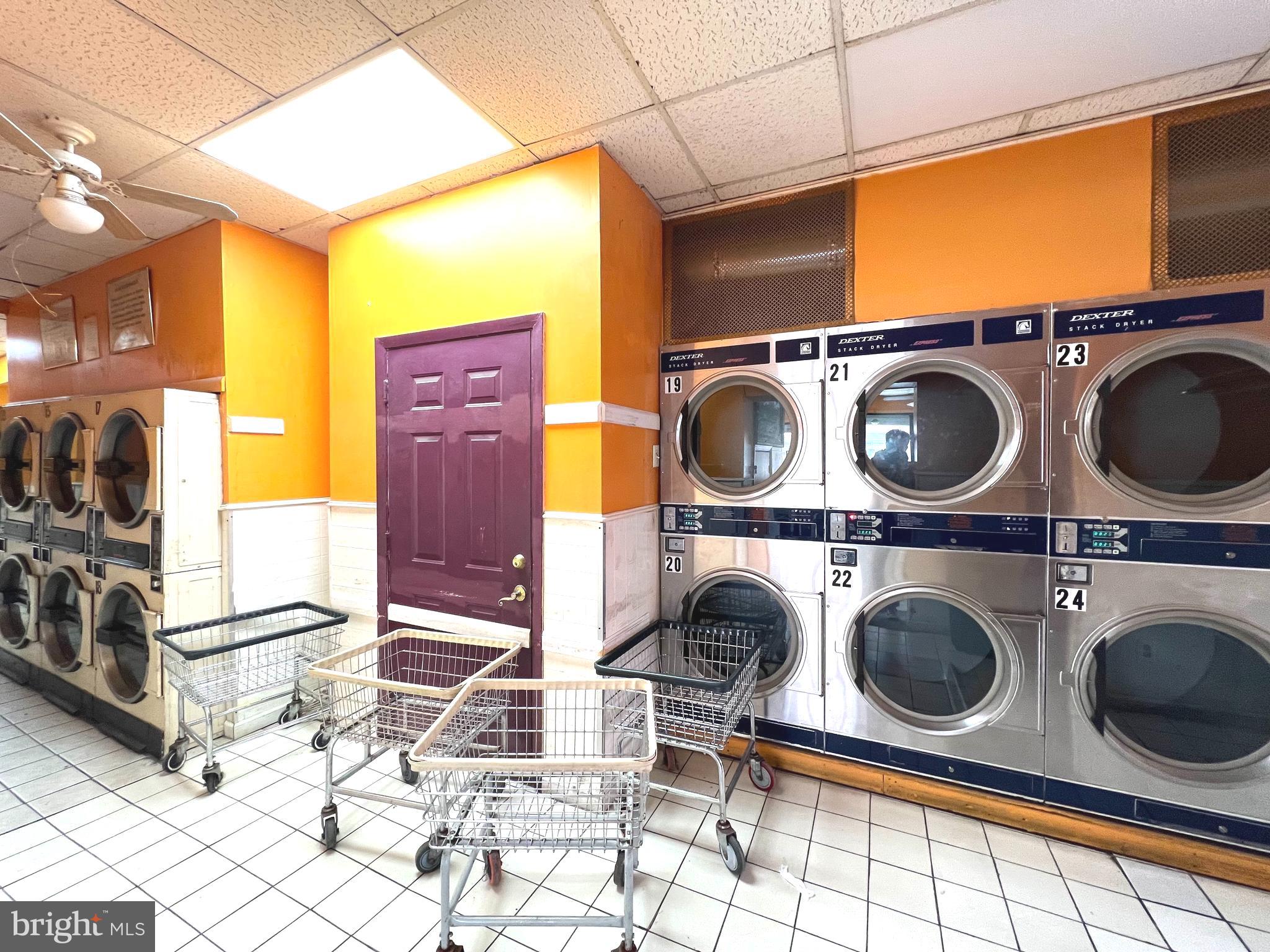 WHITMAN - Commercial Sale