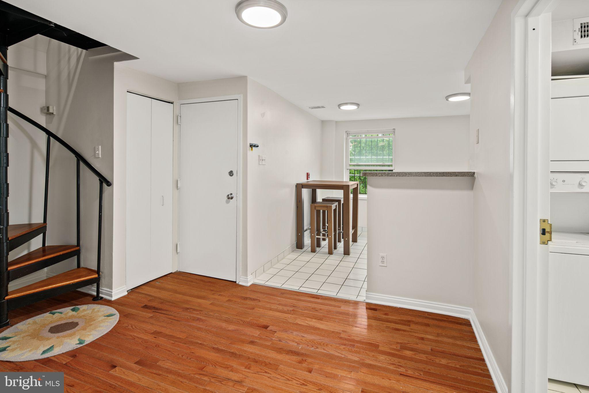 WASHINGTON SQ - Residential Lease
