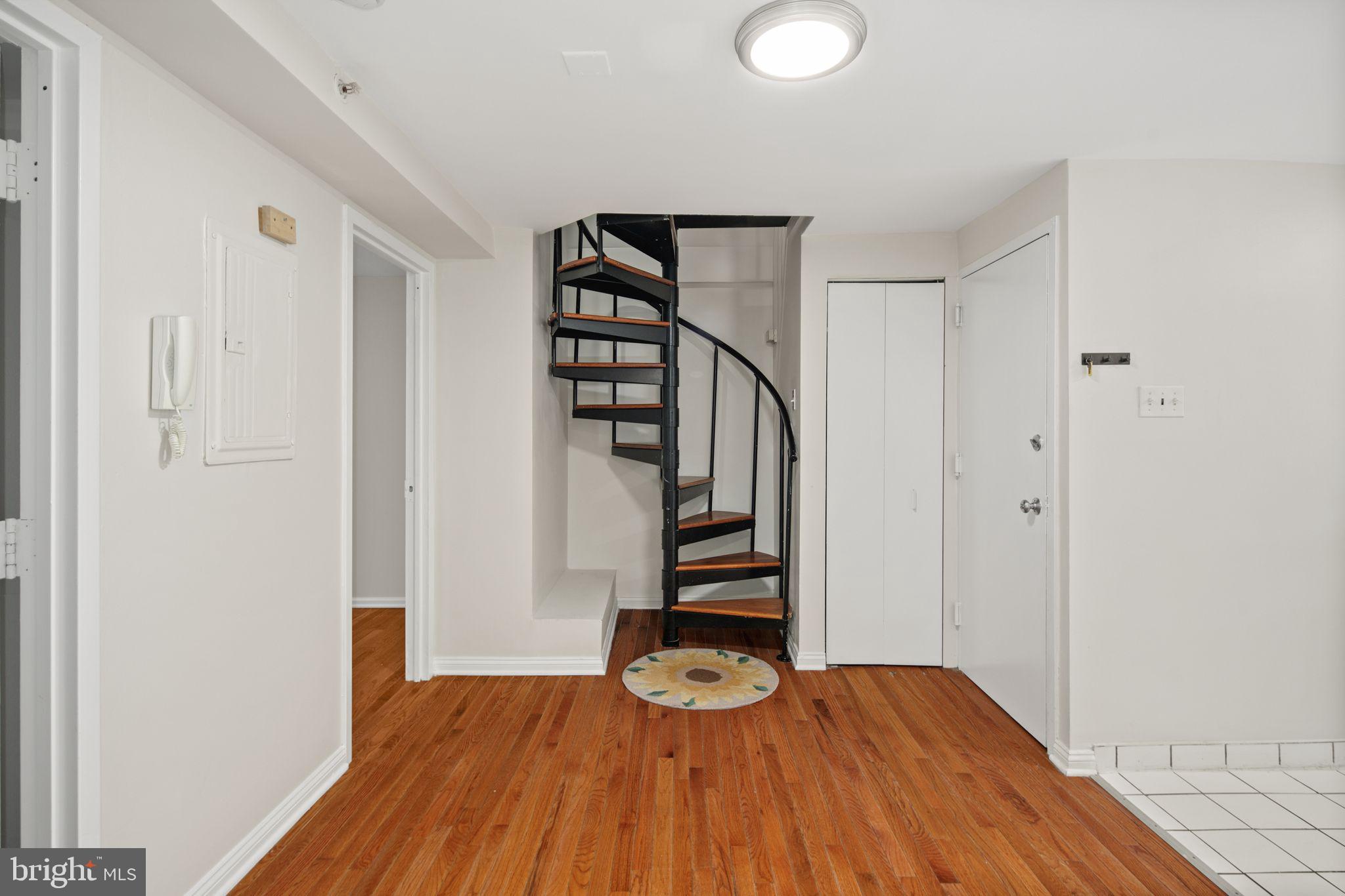WASHINGTON SQ - Residential Lease