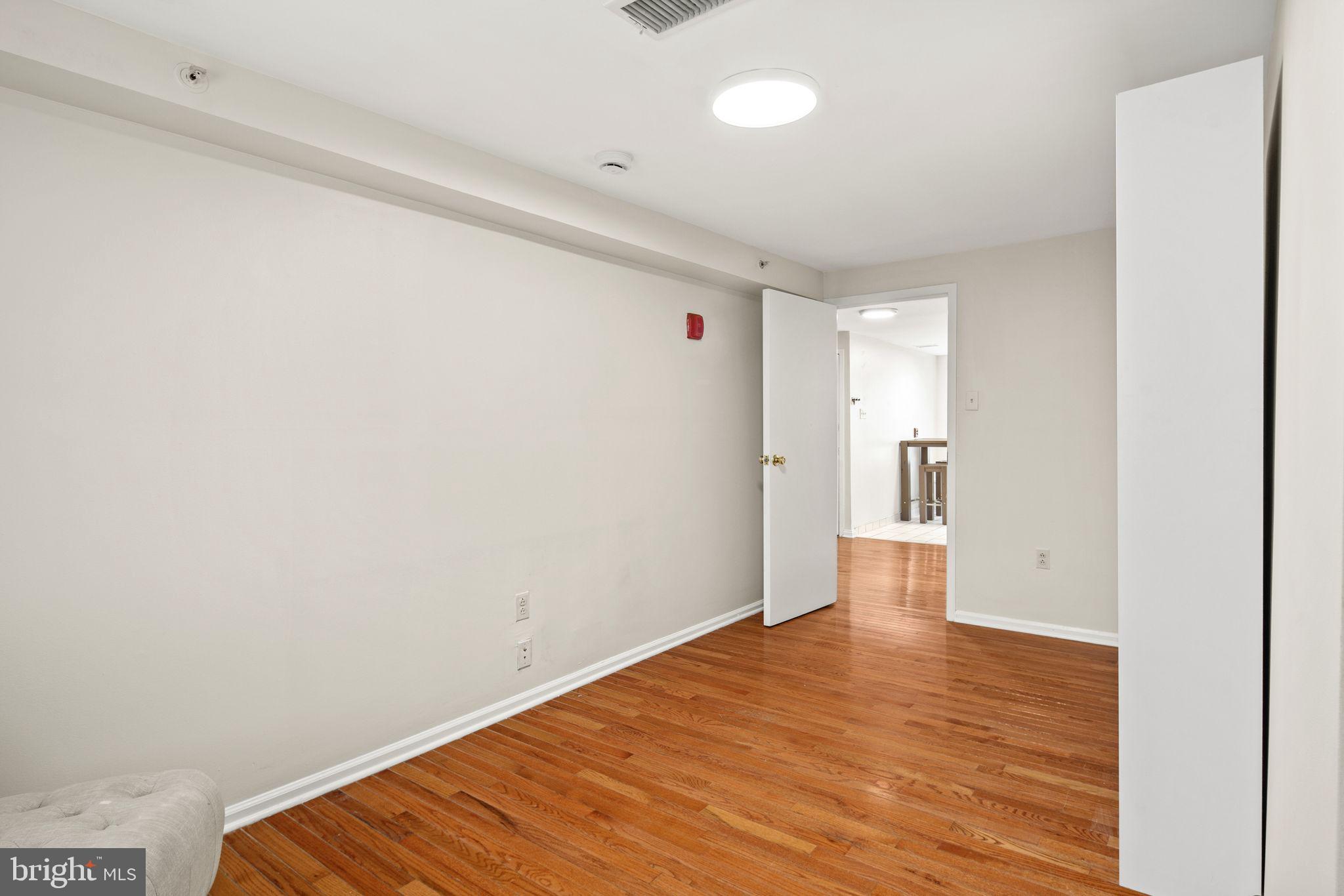 WASHINGTON SQ - Residential Lease