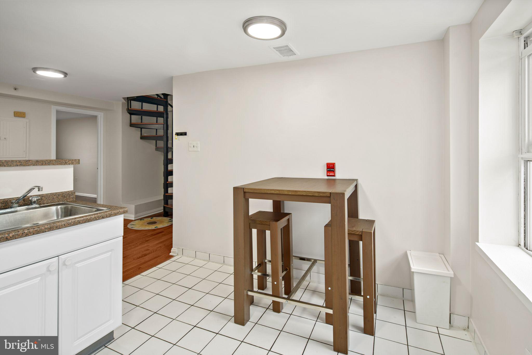 WASHINGTON SQ - Residential Lease