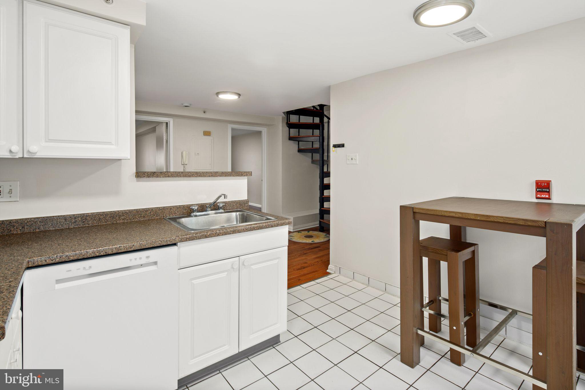 WASHINGTON SQ - Residential Lease