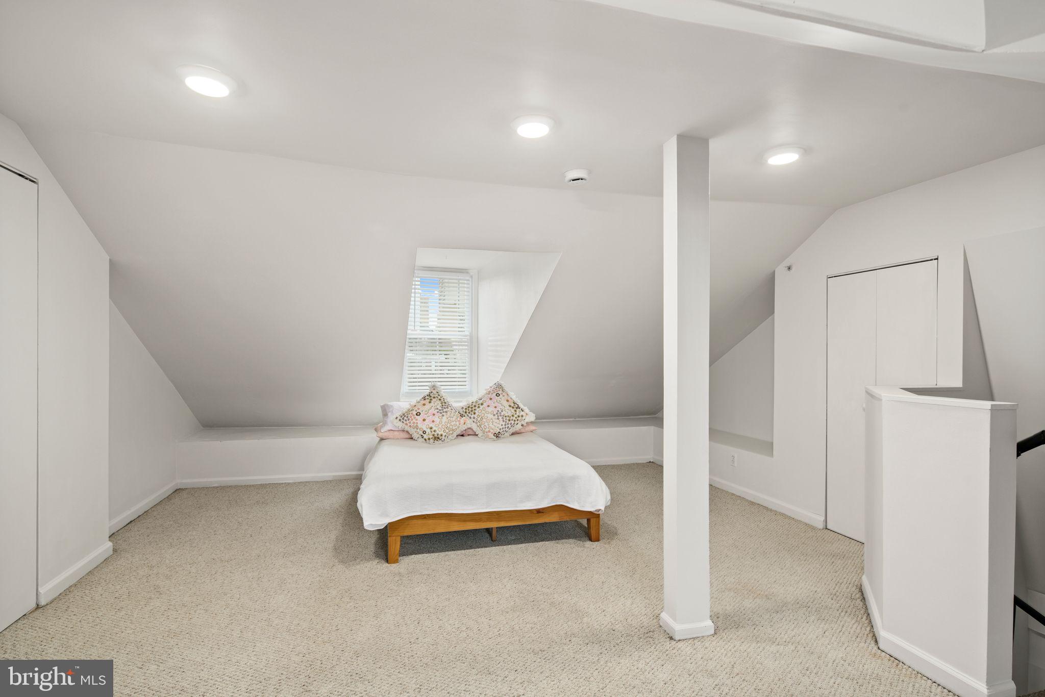 WASHINGTON SQ - Residential Lease