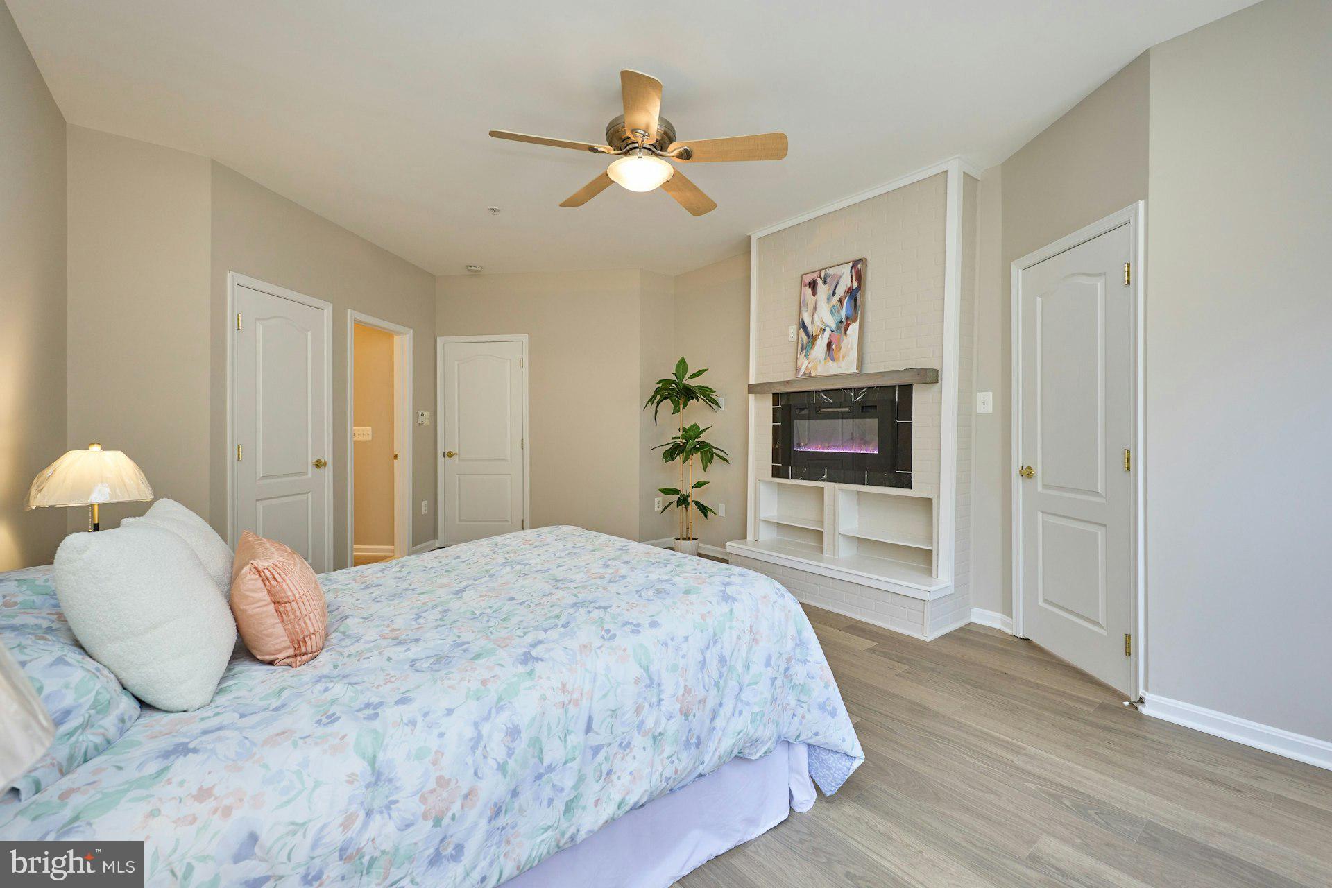 THE TOWNES AT VILLAGE PLACE - Residential