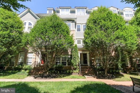 Photo of 7166 Little Thames Drive #181, GAINESVILLE, VA 20155 (MLS # VAPW2117530)