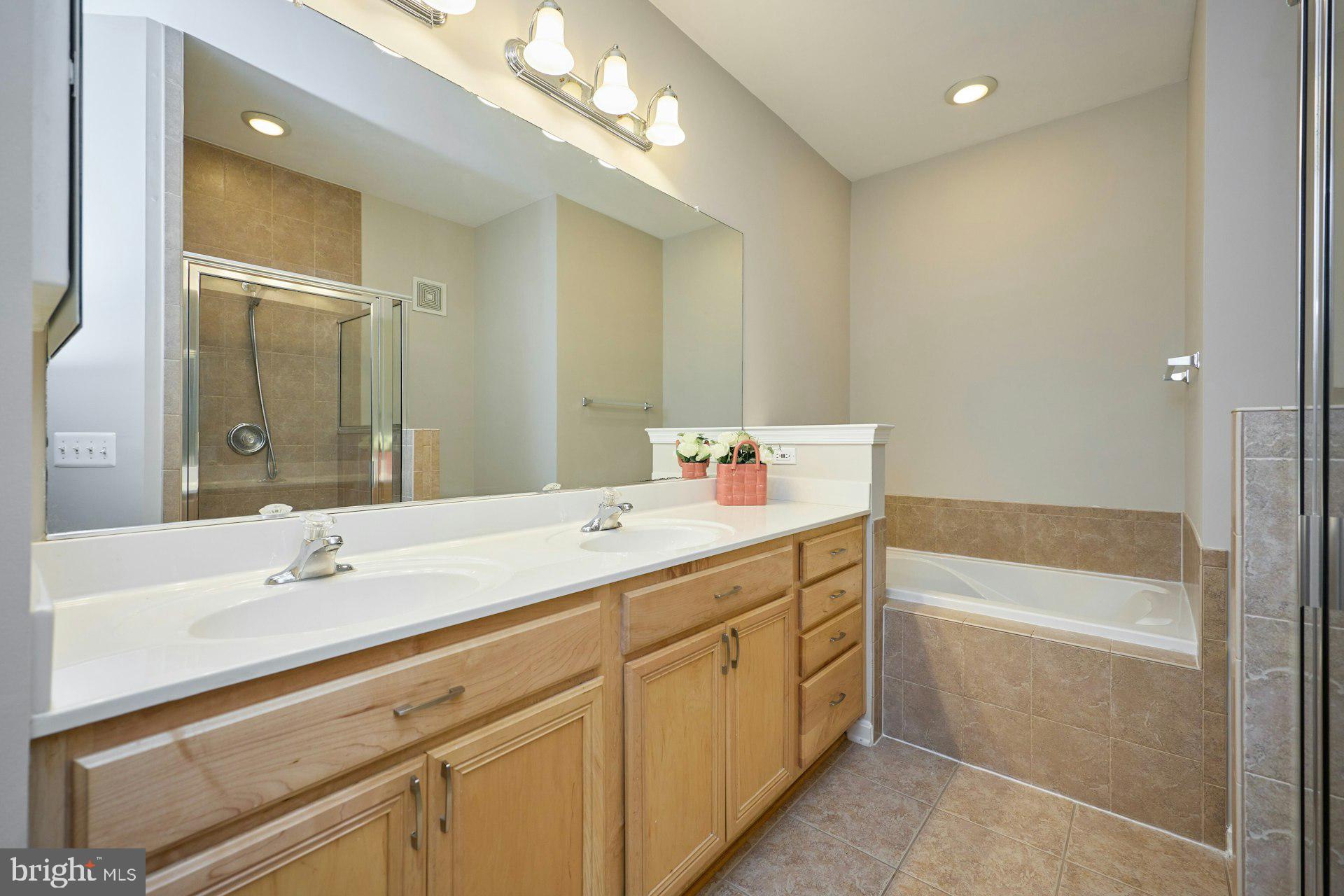 THE TOWNES AT VILLAGE PLACE - Residential