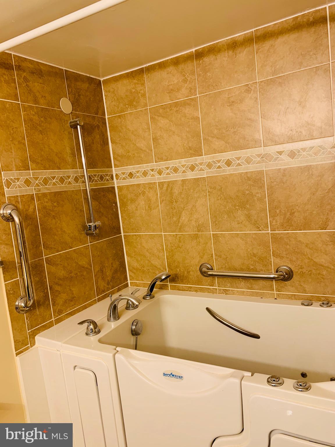 CHESNUT HILL - Residential Lease