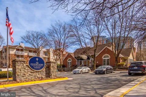 1511 Lincoln Way Unit 201B, McLean, VA MLS: VAFX2227606