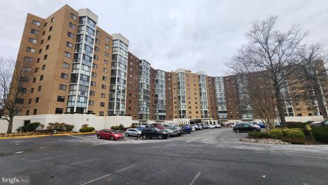 Photo of 15115 Interlachen Drive #3-801, SILVER SPRING, MD 20906 (MLS # MDMC2211198)