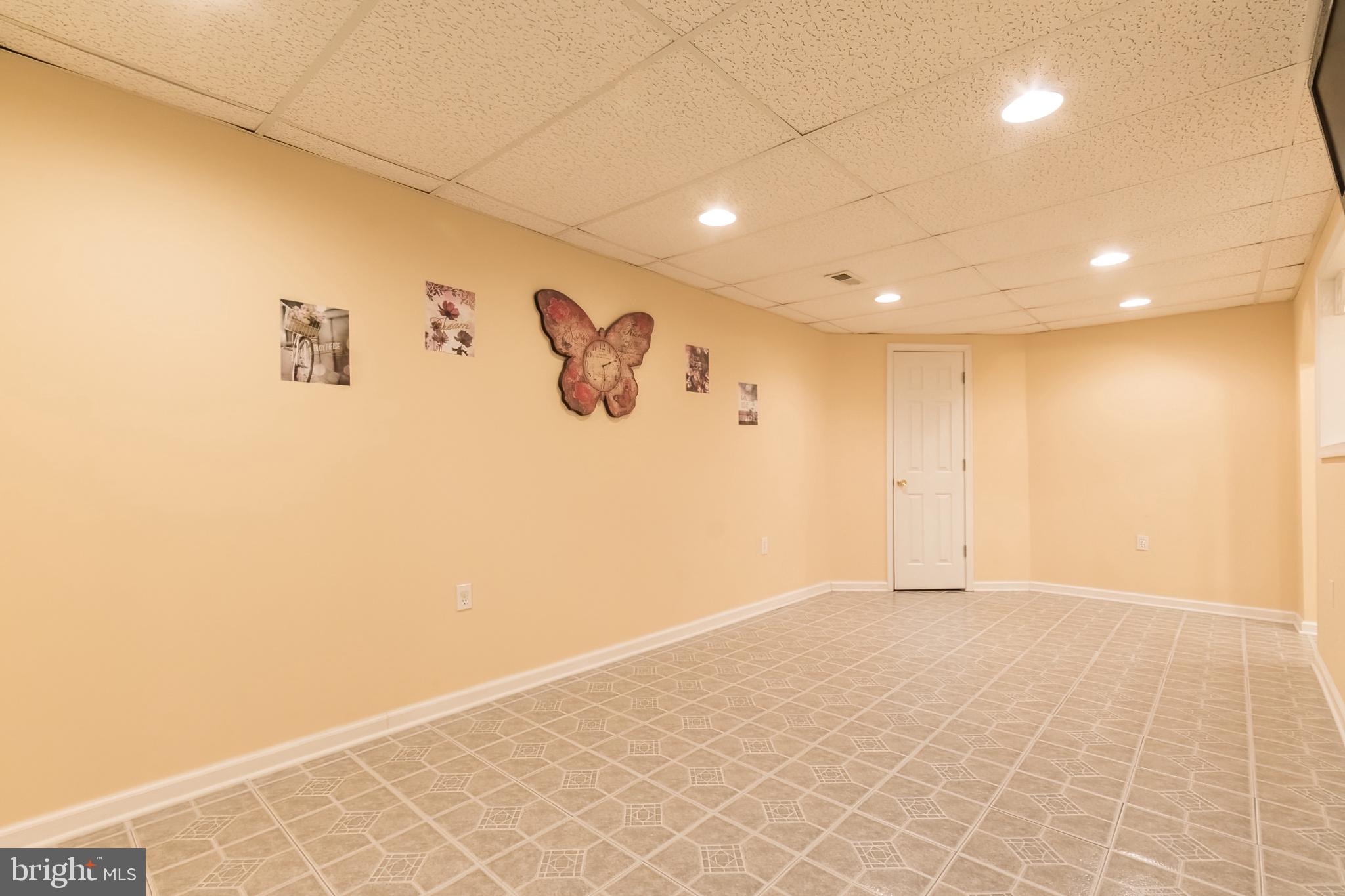 CLAYMONT CHASE - Residential