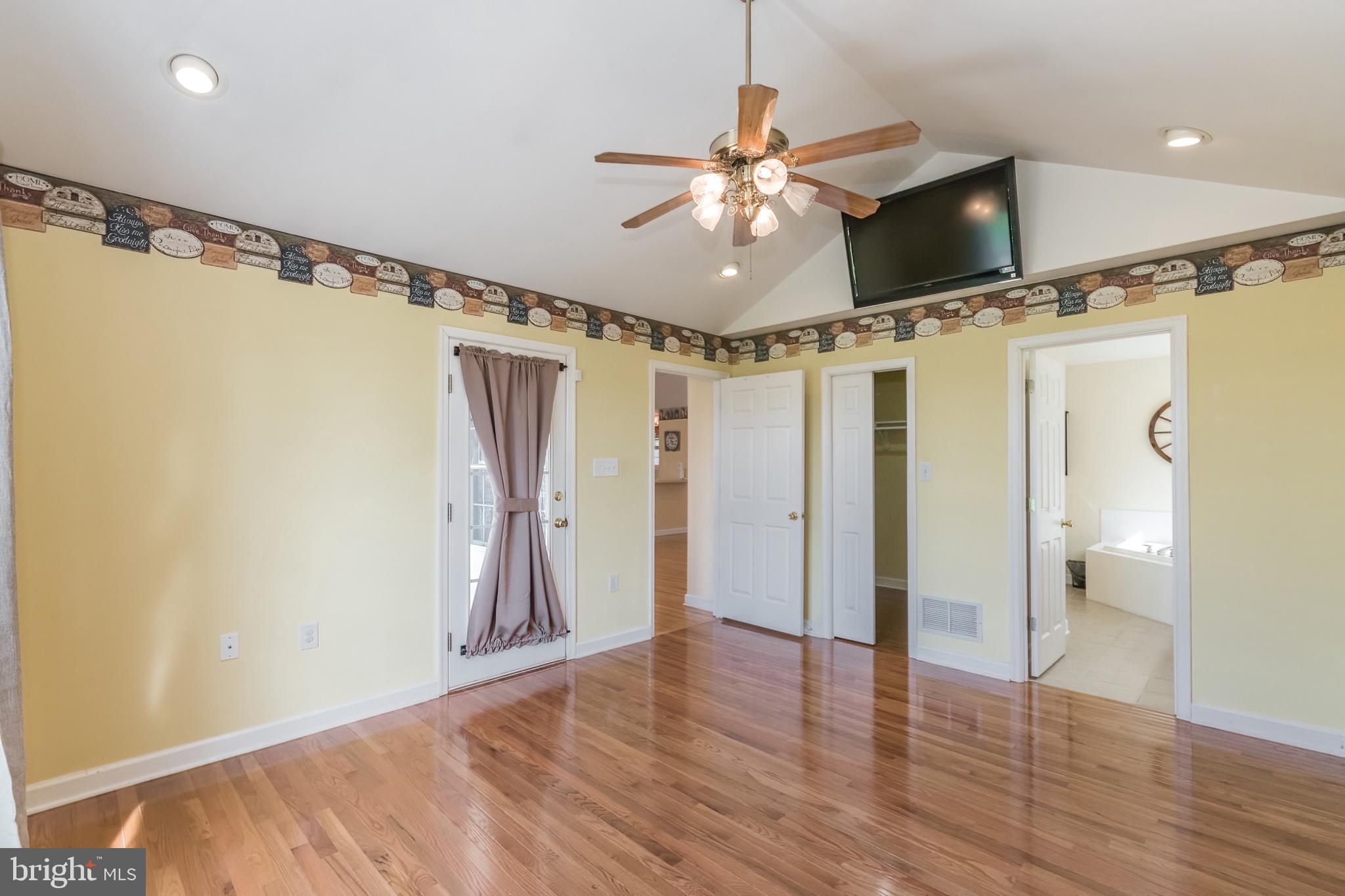 CLAYMONT CHASE - Residential