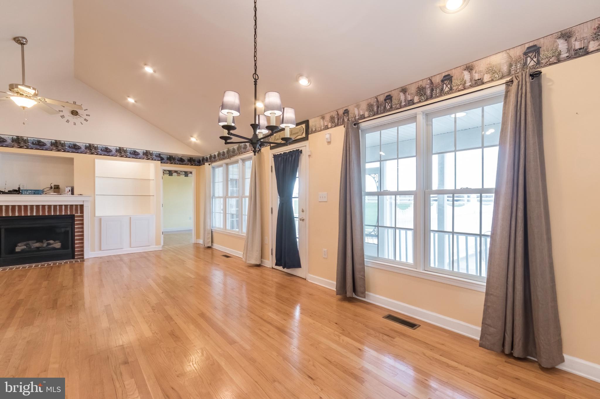 CLAYMONT CHASE - Residential