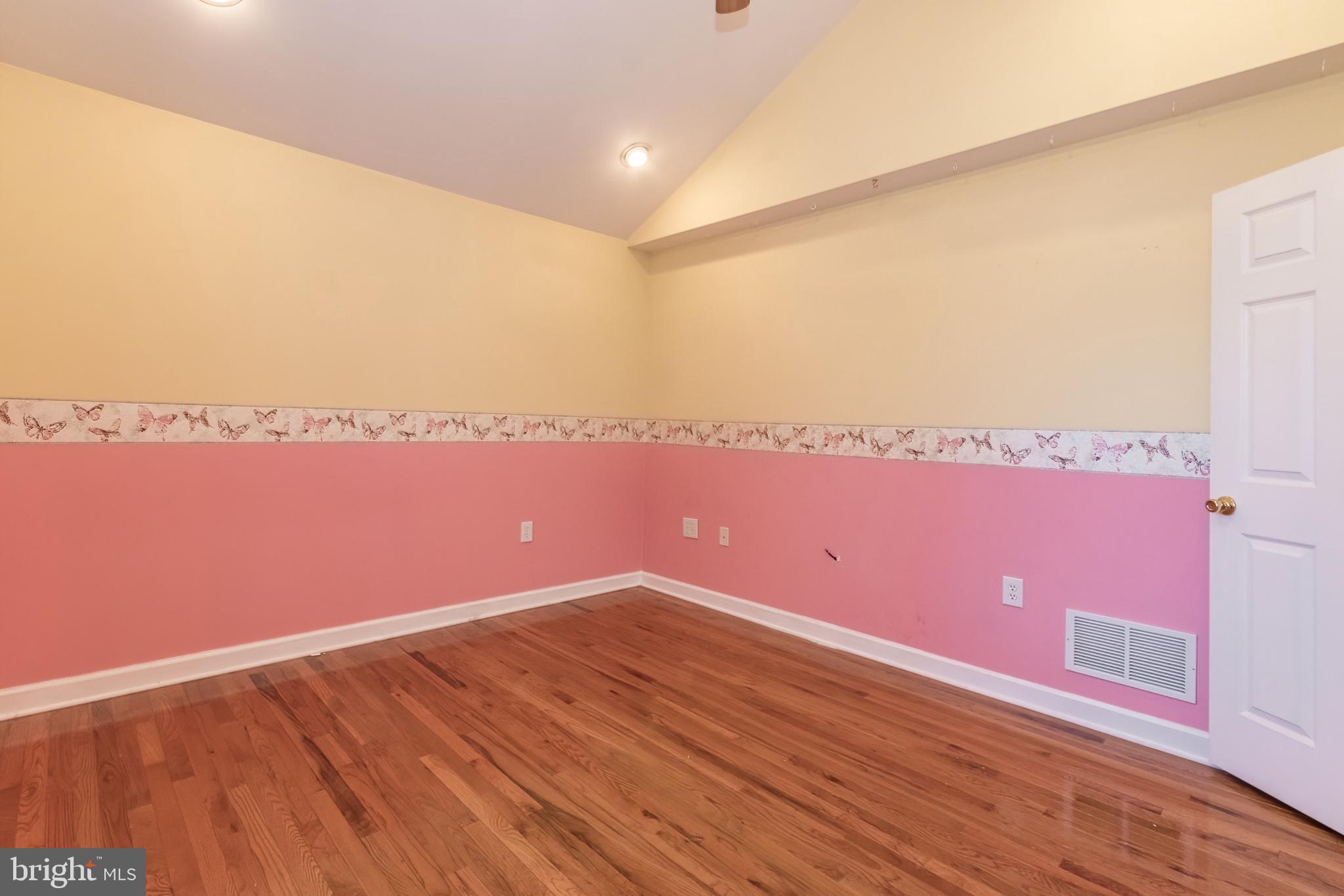 CLAYMONT CHASE - Residential