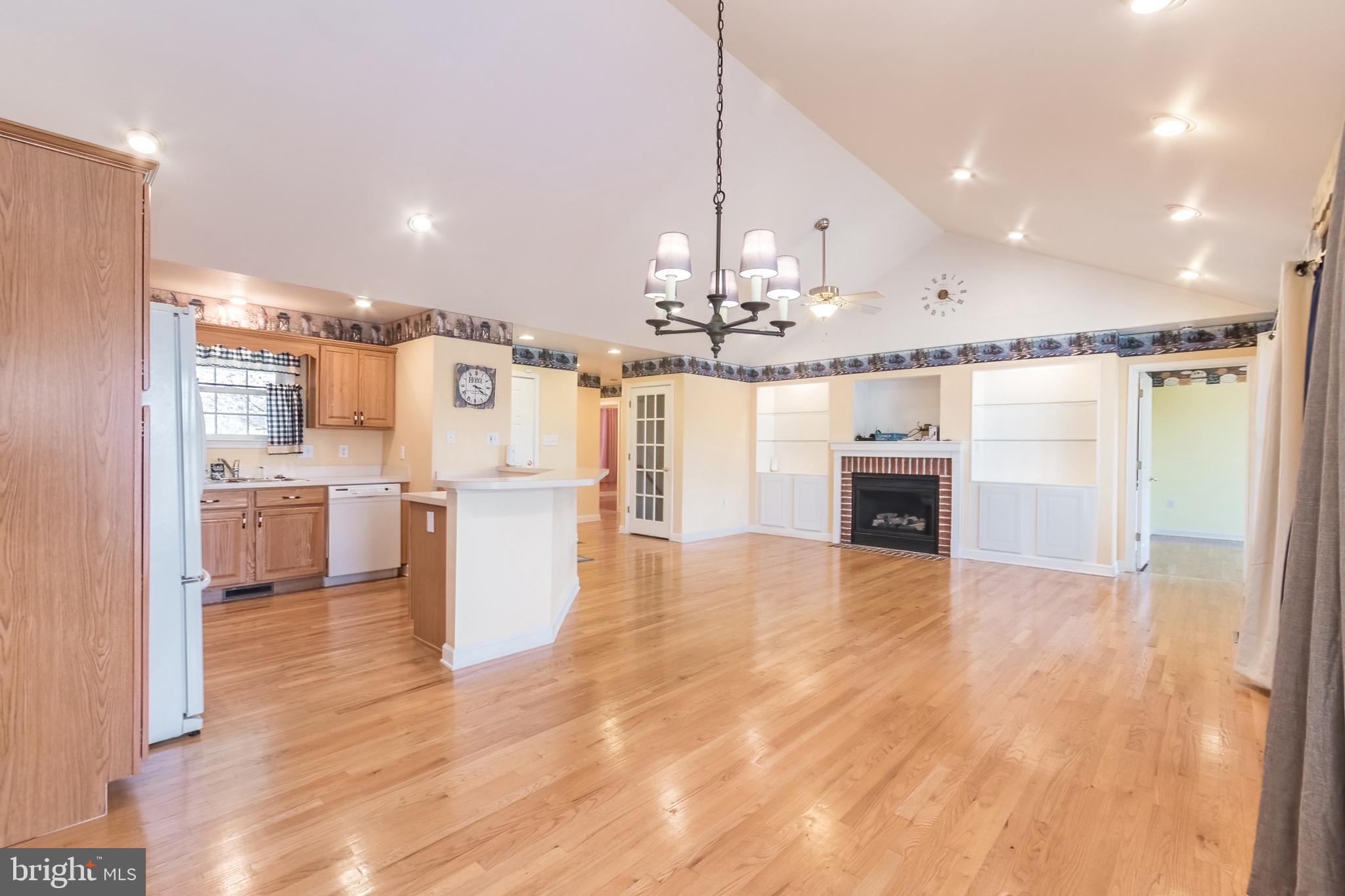 CLAYMONT CHASE - Residential