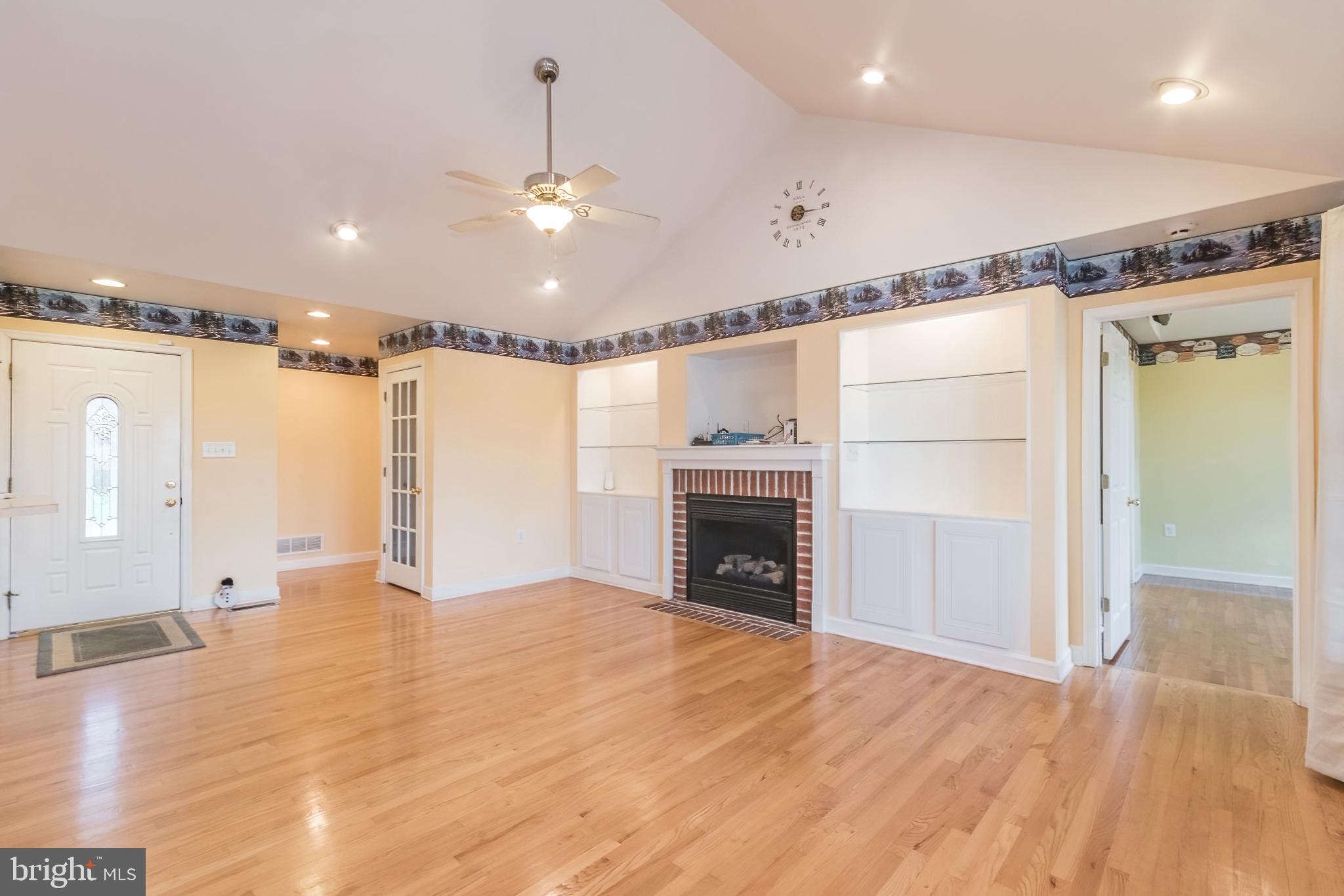 CLAYMONT CHASE - Residential