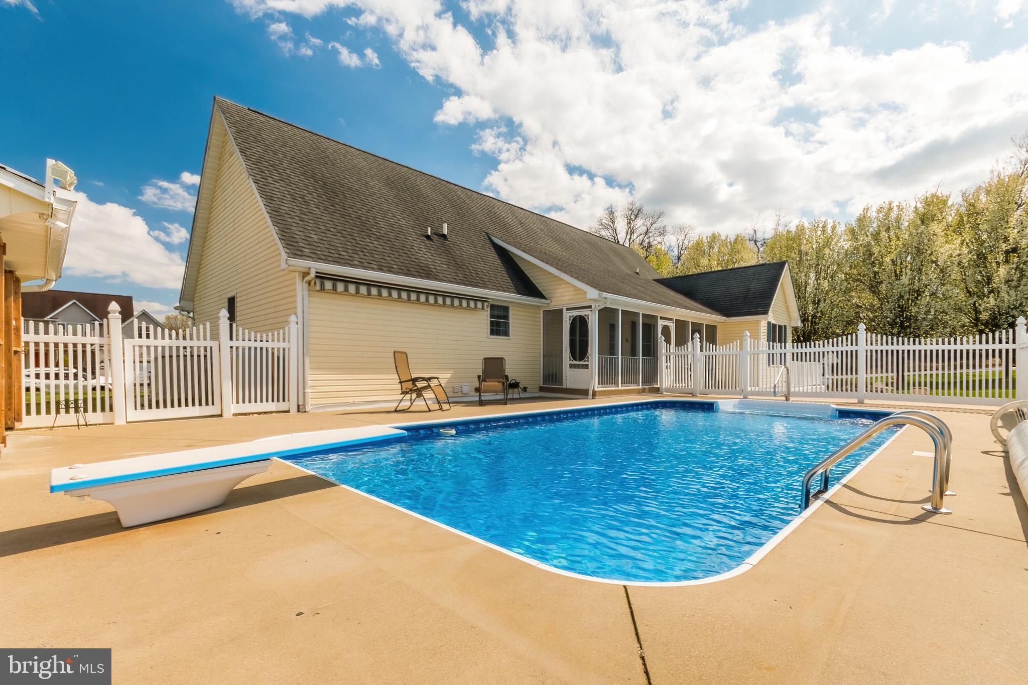 CLAYMONT CHASE - Residential