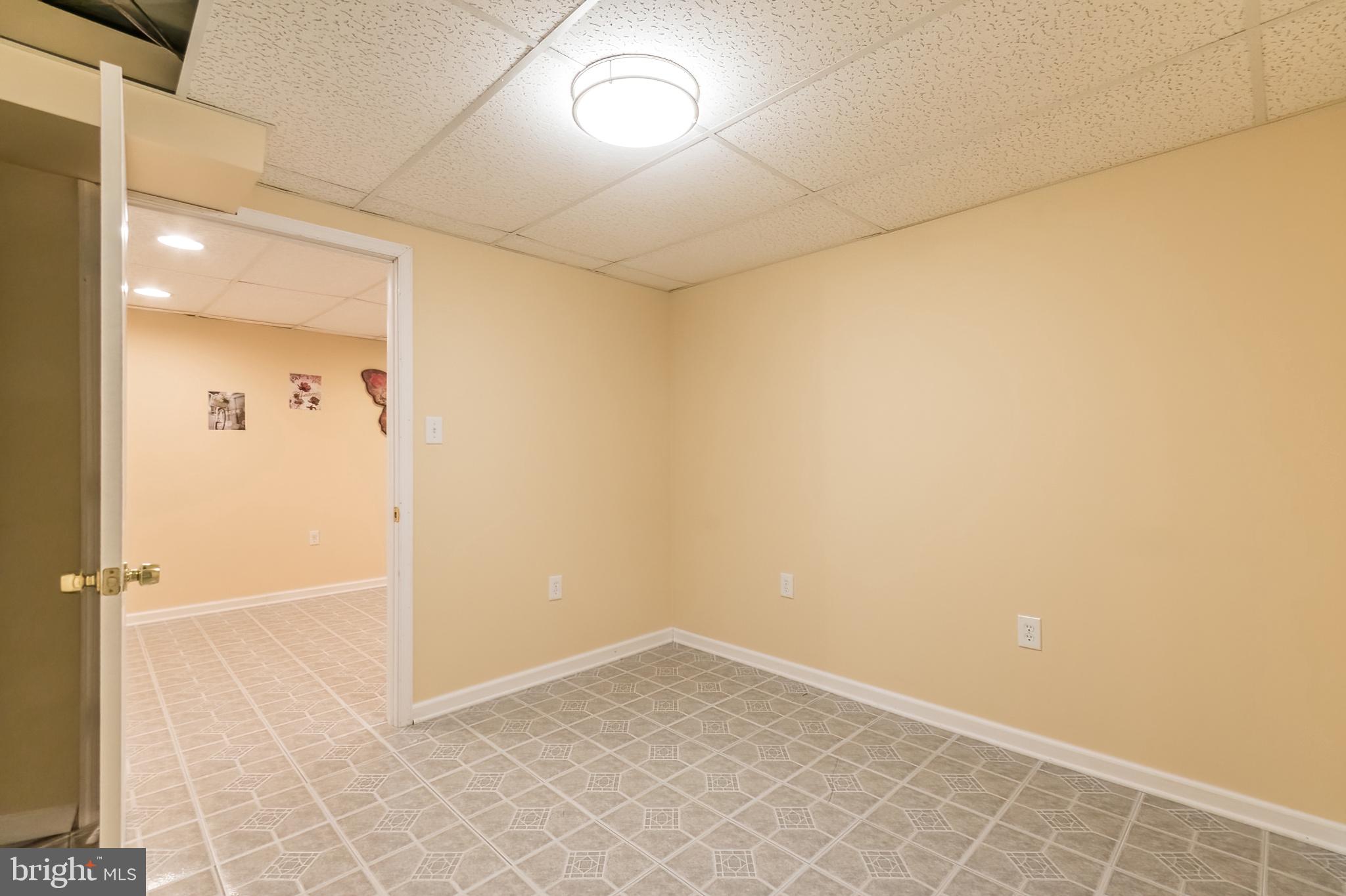 CLAYMONT CHASE - Residential