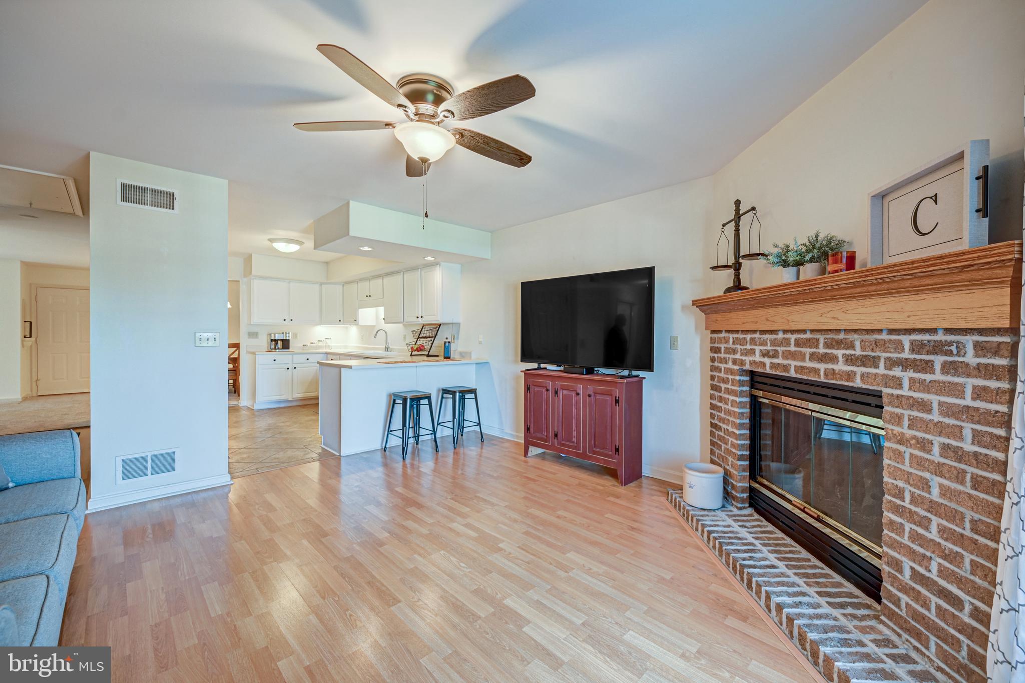 LONGSTOWN VILLAGE - Residential