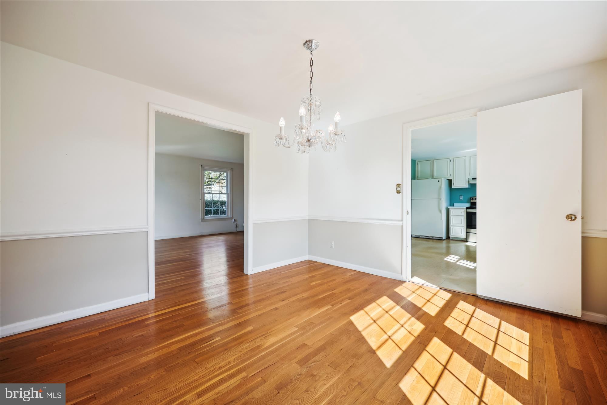 MONTGOMERY SQUARE - Residential