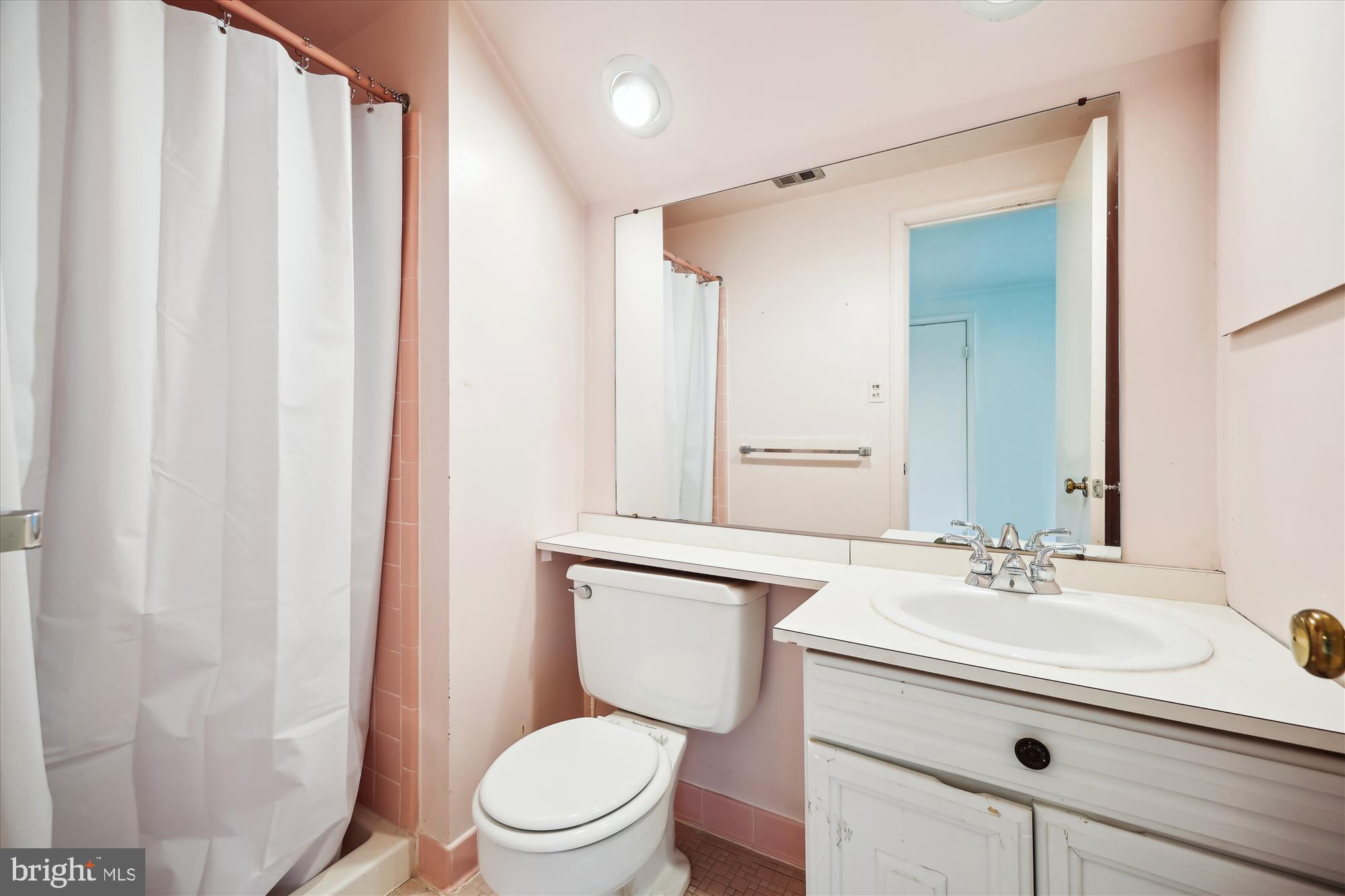 MONTGOMERY SQUARE - Residential