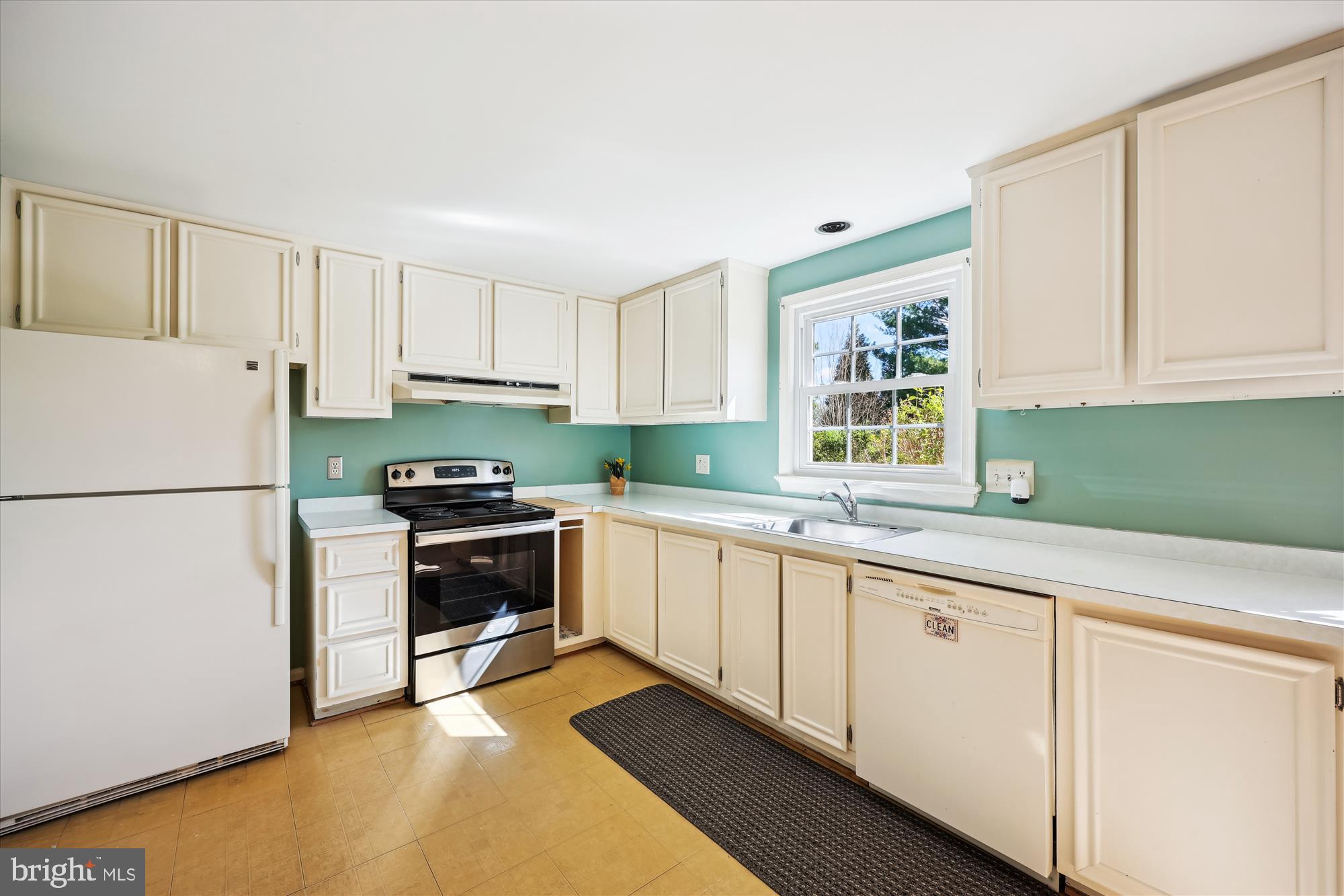 MONTGOMERY SQUARE - Residential