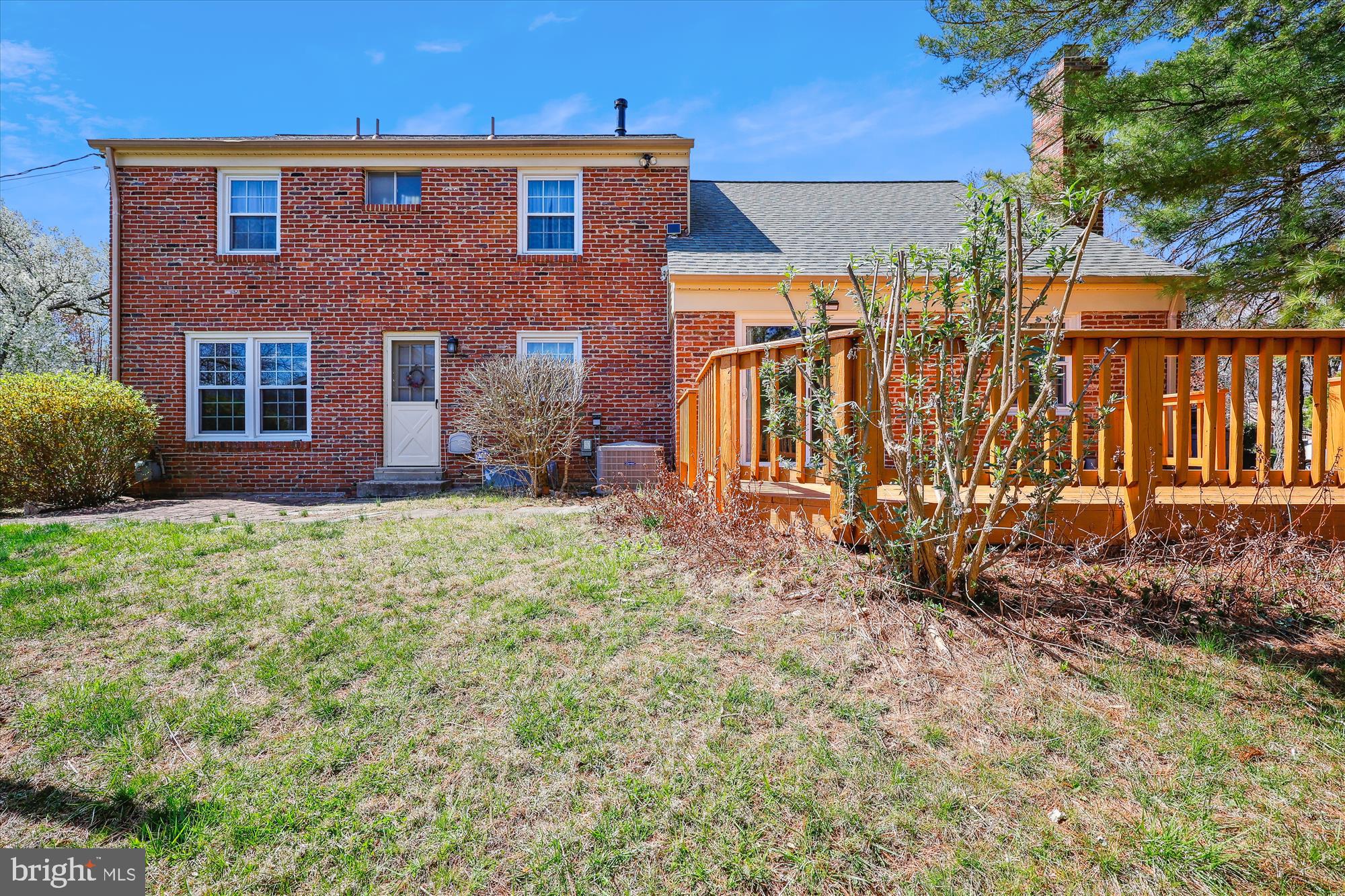 MONTGOMERY SQUARE - Residential