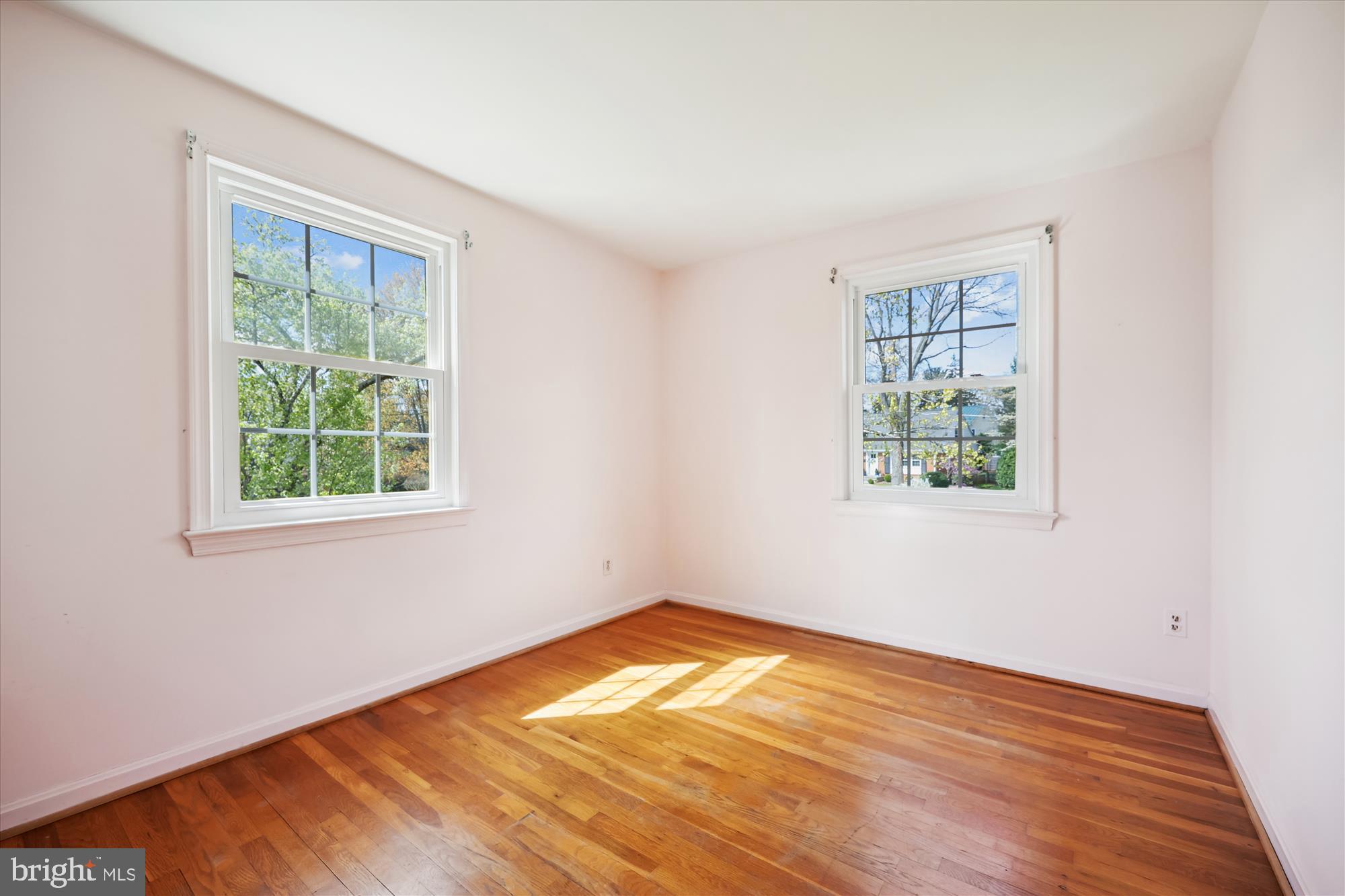 MONTGOMERY SQUARE - Residential