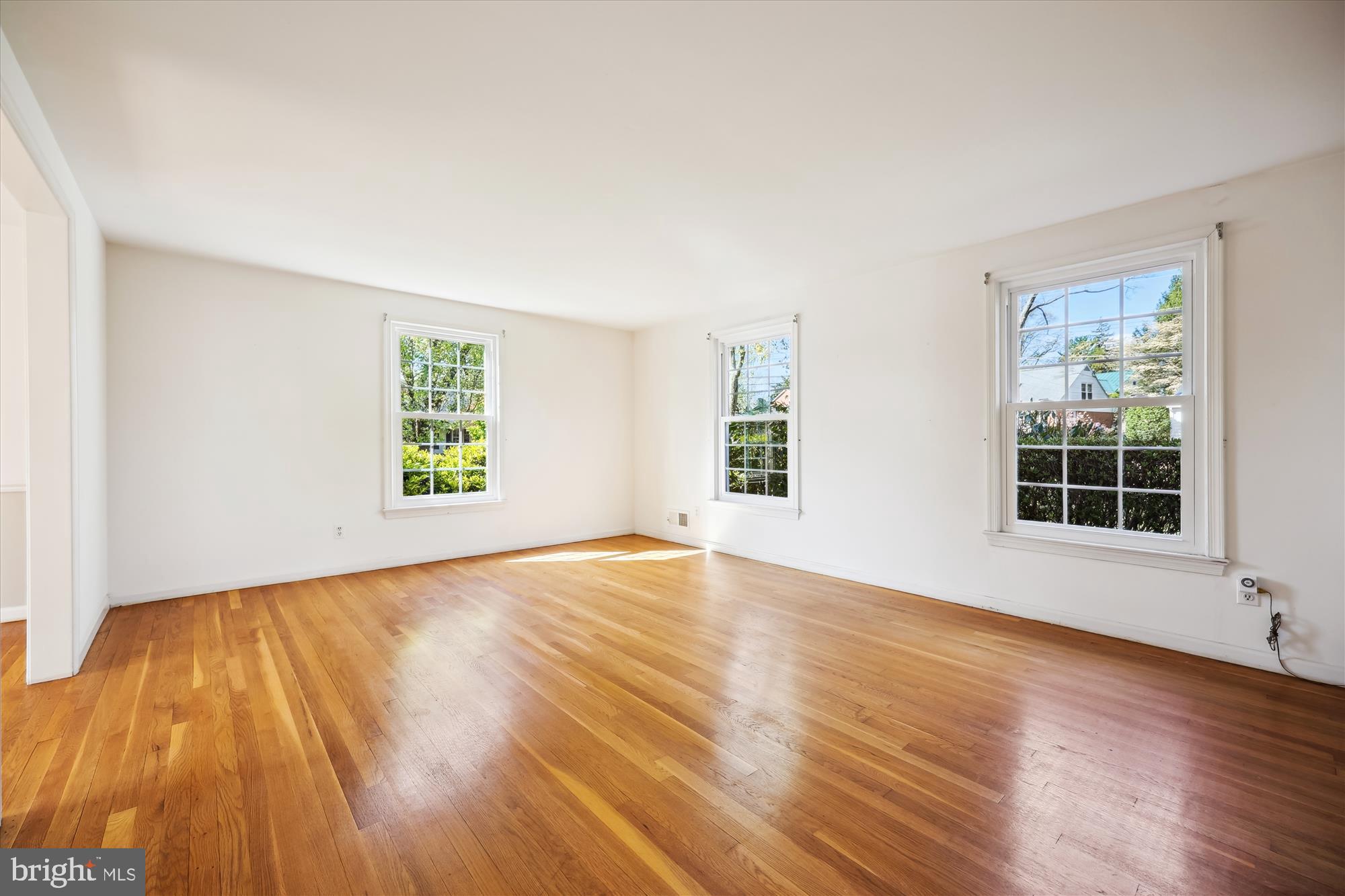 MONTGOMERY SQUARE - Residential