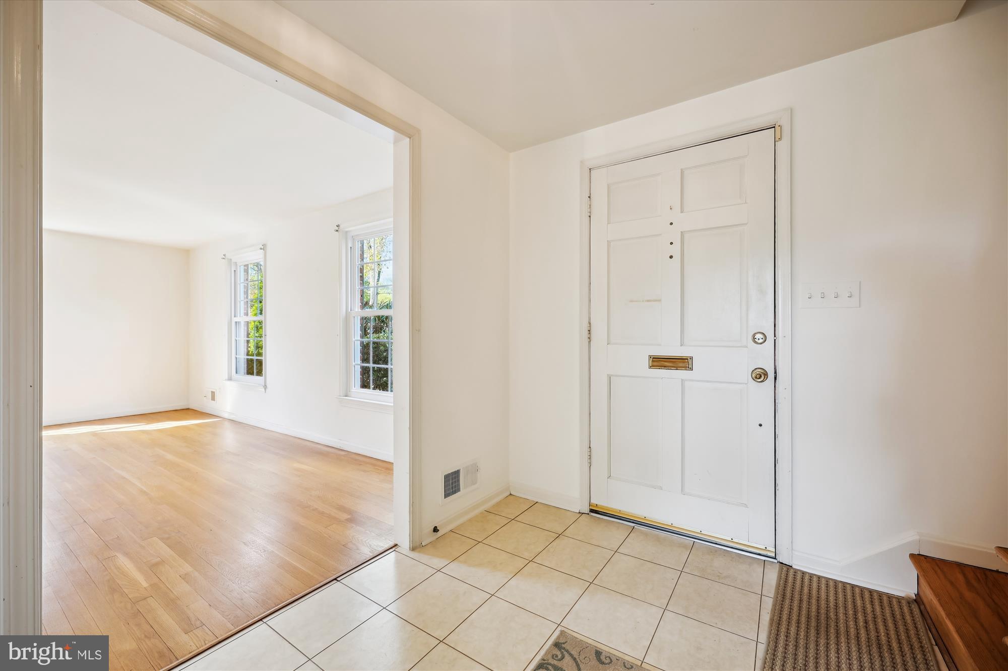 MONTGOMERY SQUARE - Residential