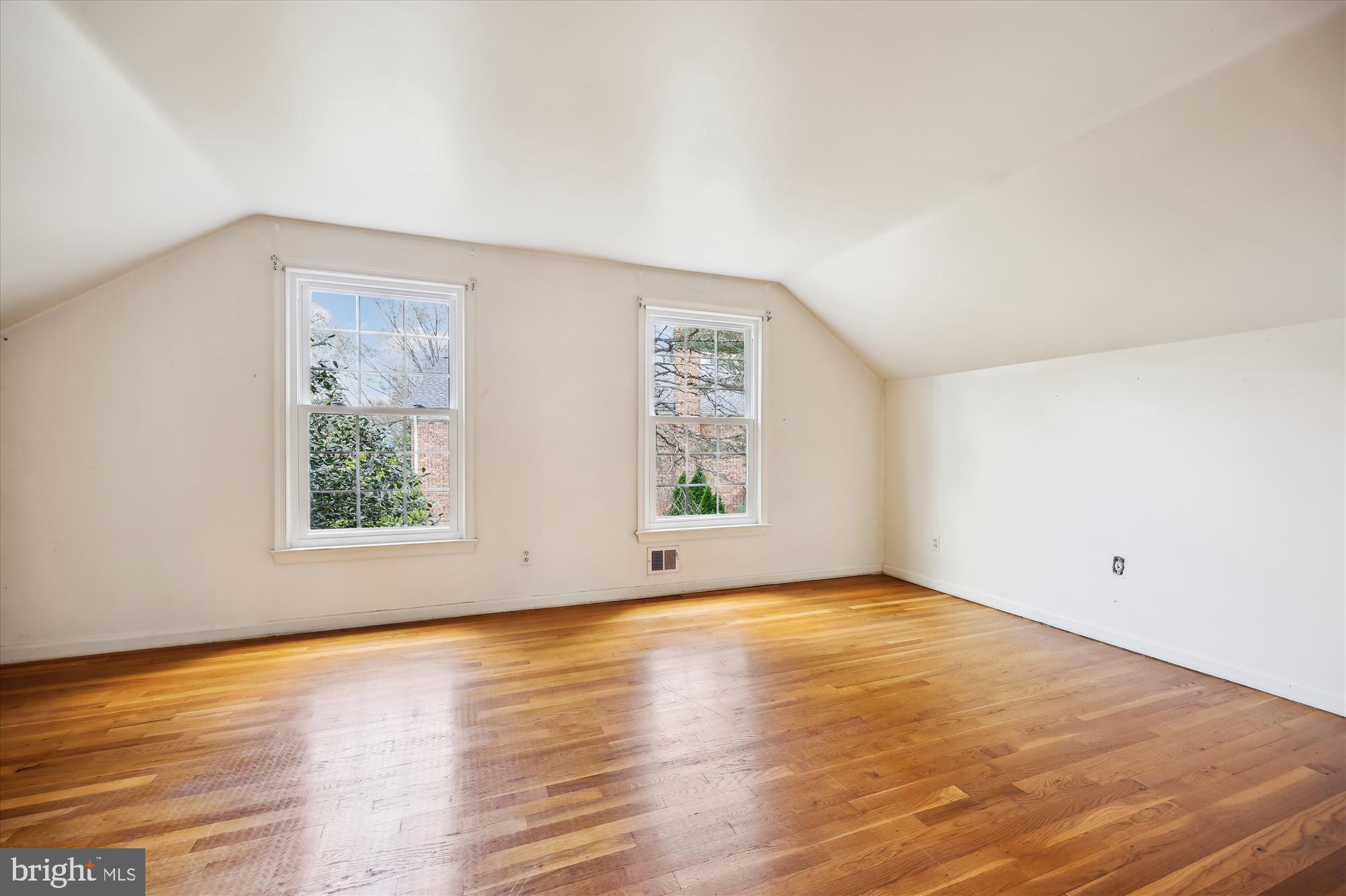 MONTGOMERY SQUARE - Residential