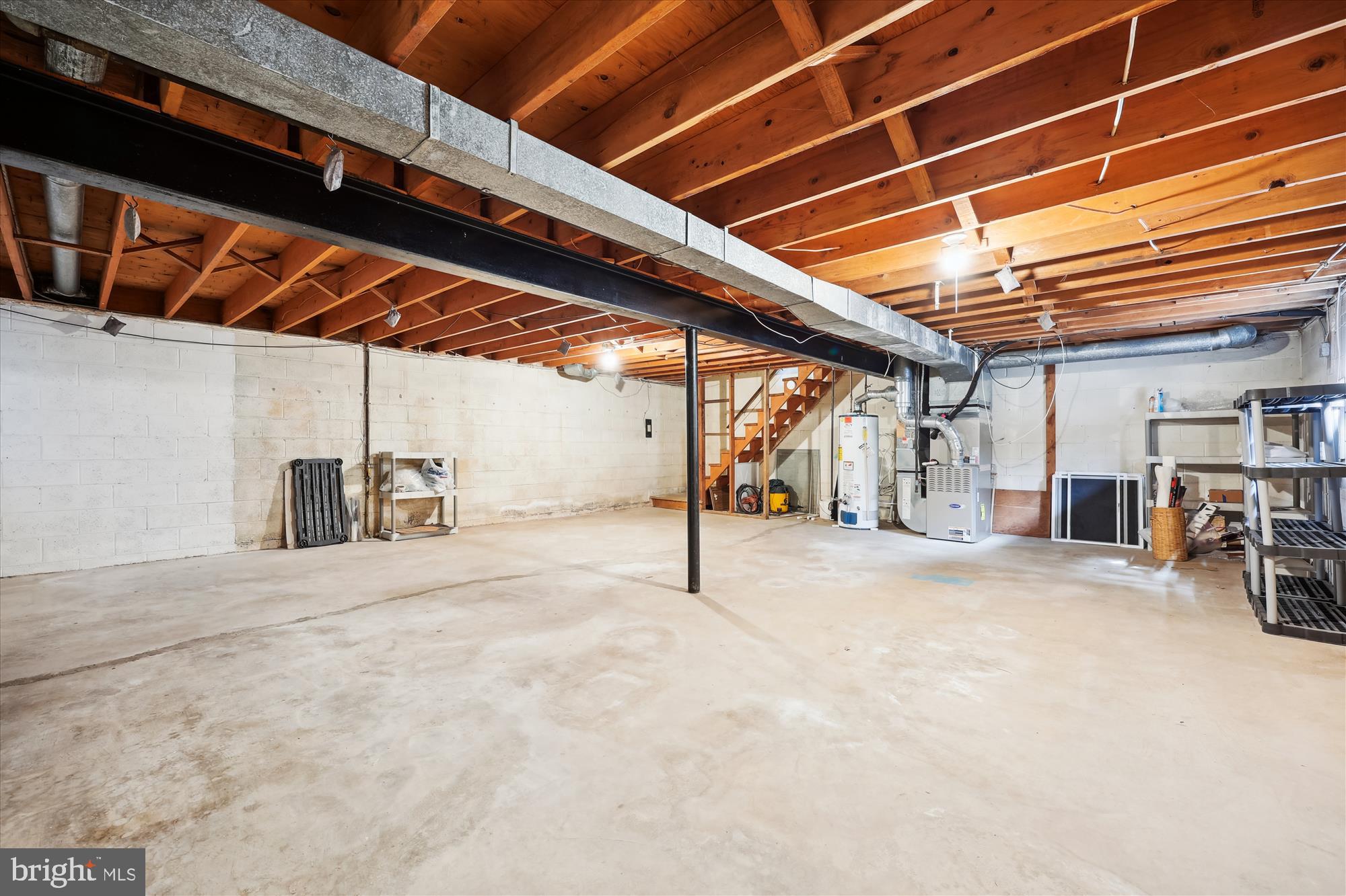 MONTGOMERY SQUARE - Residential