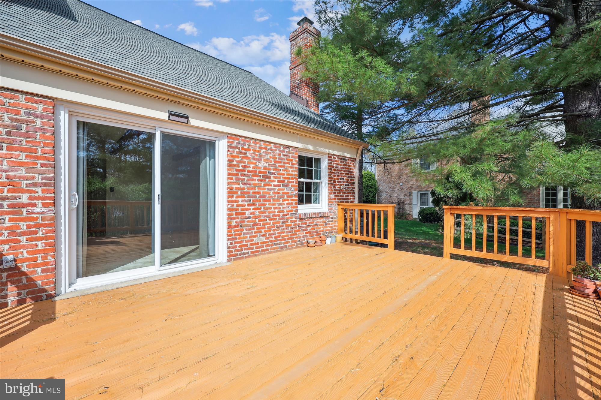 MONTGOMERY SQUARE - Residential