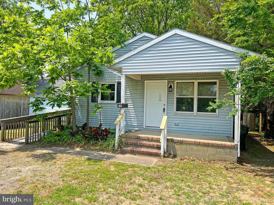 Adorable - Turn-key 3BR contemporary rancher on a nice lot backing to trees.  Move right in - just updated with brand new kitchen - upscale appliances, granite counters, and new cabinetry - new paint and new flooring throughout, new bathroom. Historic Downtown Snow Hill on the Pocomoke River - boutiques & restaurants for unique shopping & dining experiences, rich with history and a vibrant arts community. 10mi to the pier & pavilions of Public Landing Wharf for fishing, boating, crabbing on the bay - 34mi to Ocean City beach & boardwalk on the Atlantic Ocean. Life in Worcester County is good - from the beaches to the bays & beyond! Sizes, taxes approximate.