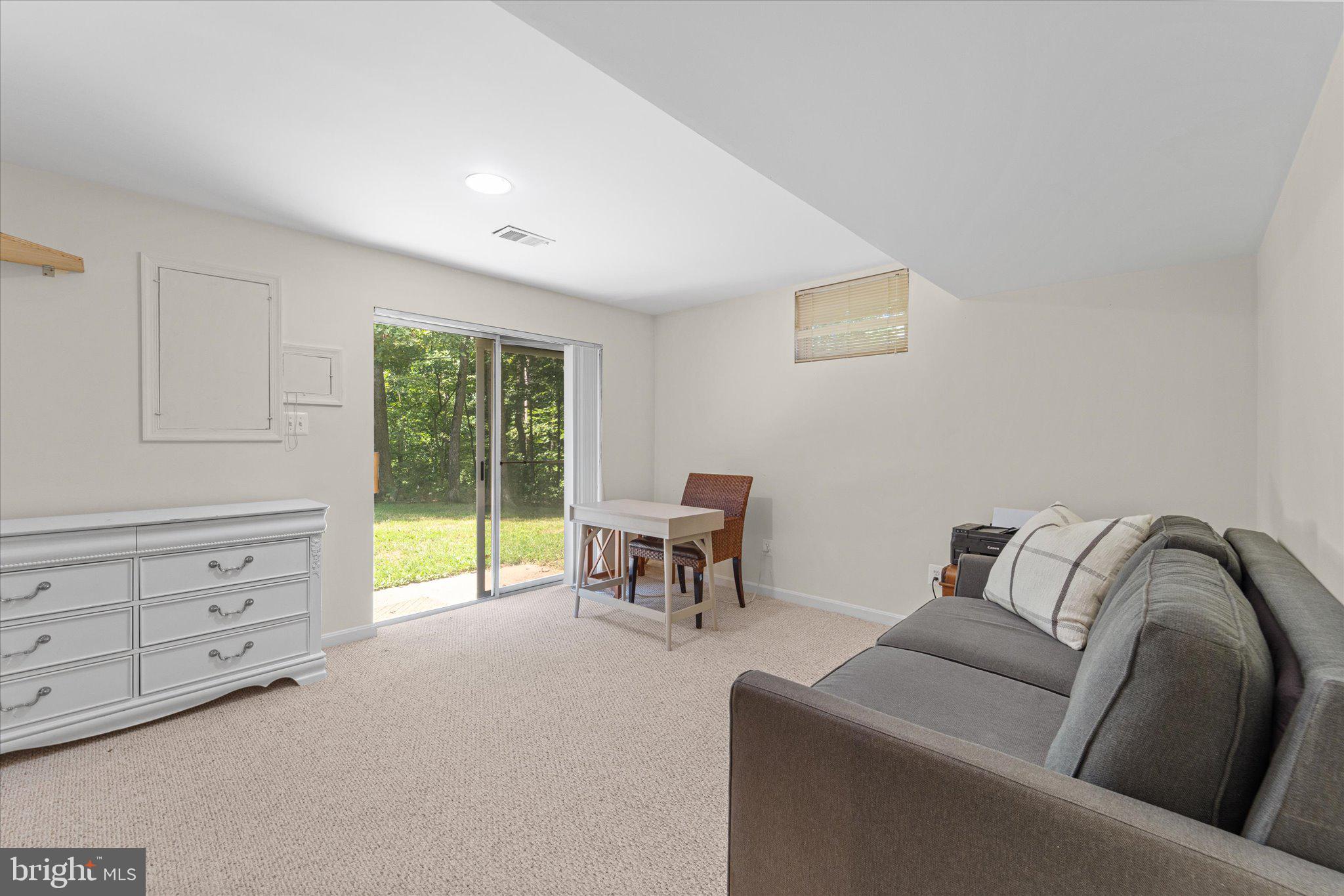 LONGWOOD KNOLLS - Residential Lease